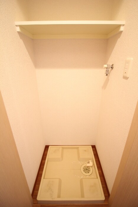 物件内観写真14　(洗濯機置場)