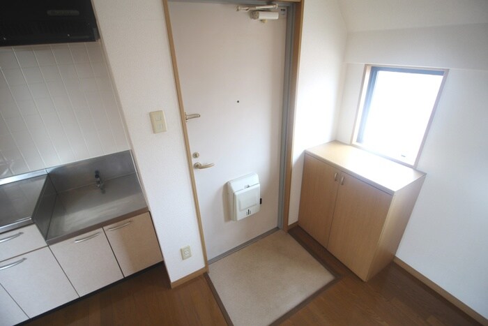 物件内観写真18　(玄関)