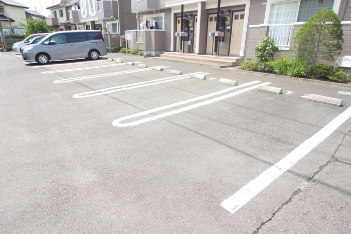 物件外観写真2　(駐車場)