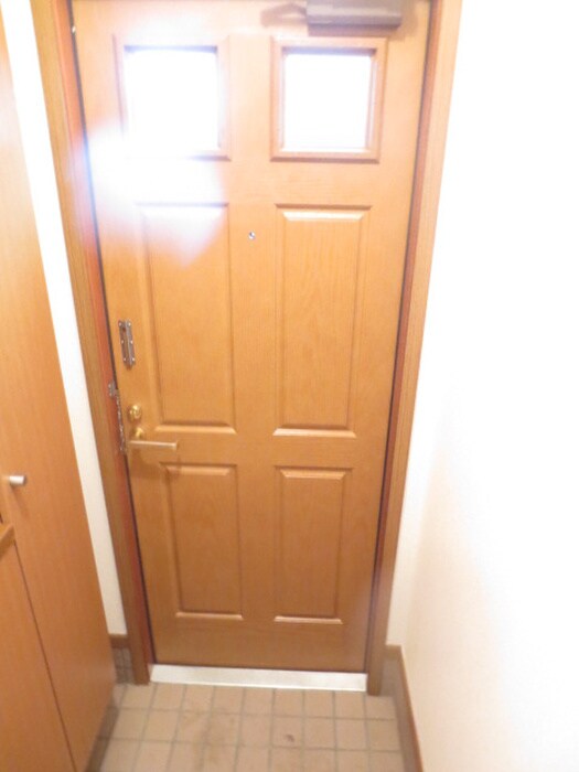 物件内観写真16　(玄関)