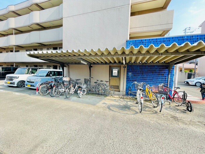 物件外観写真4　(駐輪場)