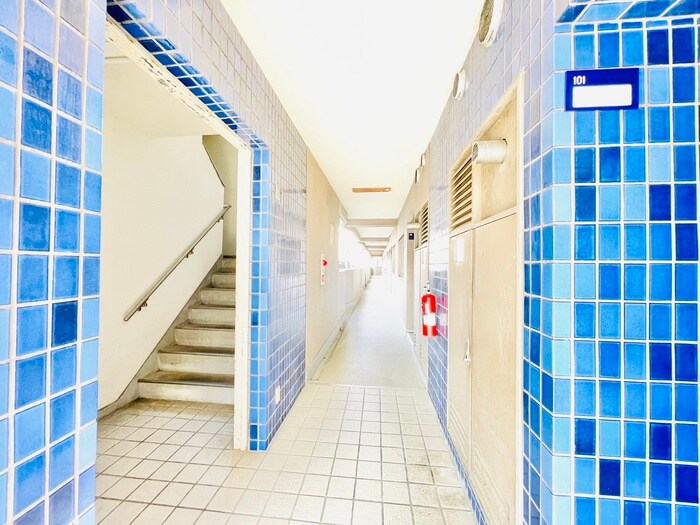 物件外観写真6　(エントランス部分)