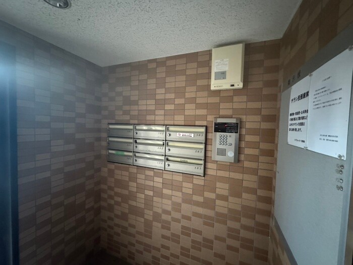 物件外観写真4　(エントランス部分)