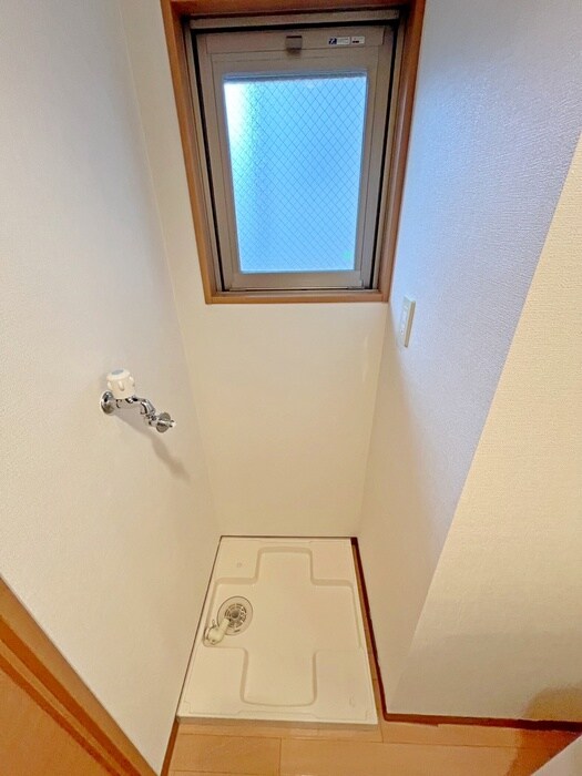 物件内観写真12　(洗濯機置場)