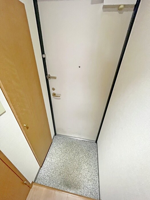 物件内観写真16　(玄関)