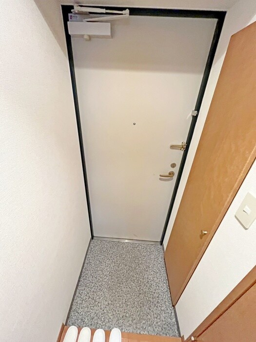 物件内観写真16　(玄関)
