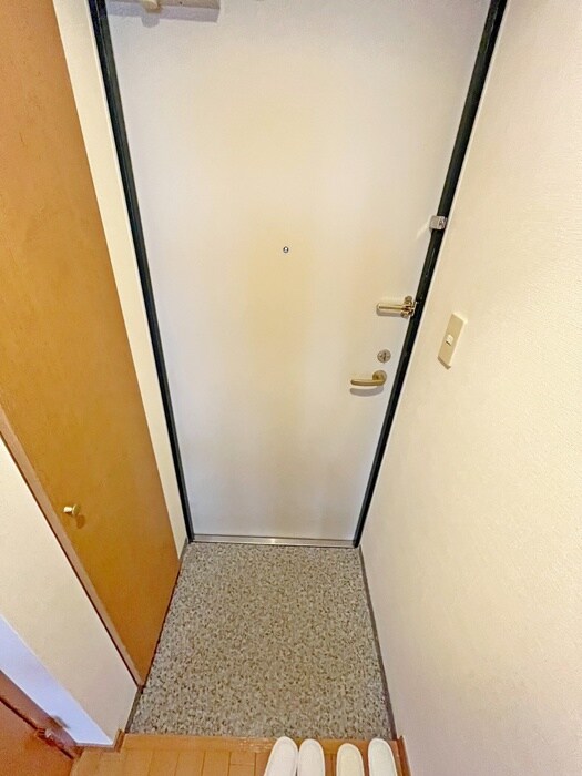 物件内観写真16　(玄関)