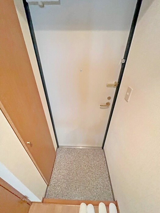 物件内観写真16　(玄関)