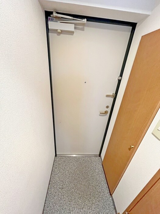 物件内観写真16　(玄関)