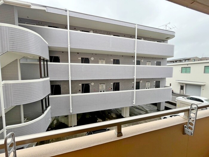 物件内観写真20　(室内からの展望)