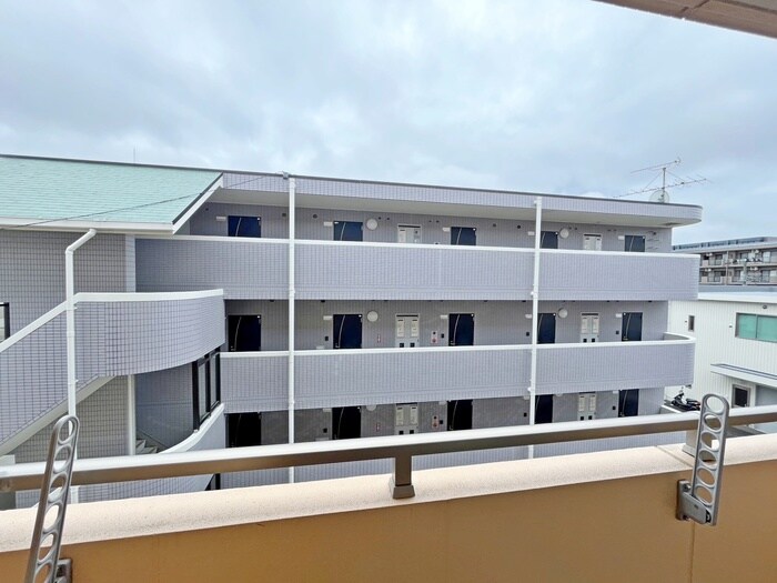 物件内観写真20　(室内からの展望)