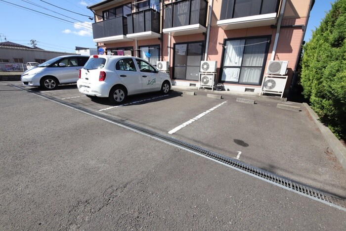 物件外観写真5　(駐車場)