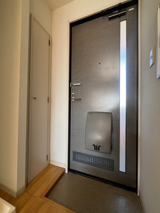 物件内観写真16　(玄関)