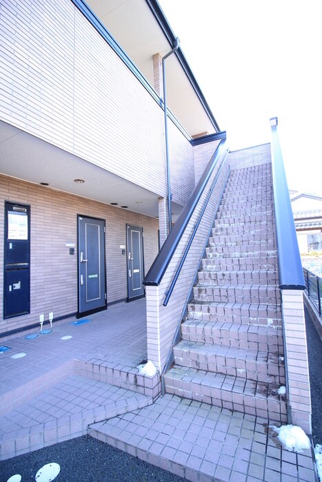 物件外観写真4　(エントランス部分)