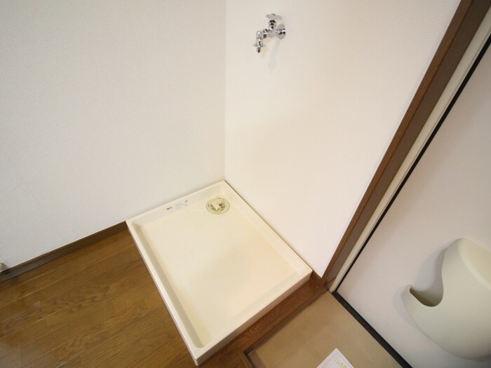 物件内観写真12　(洗濯機置場)