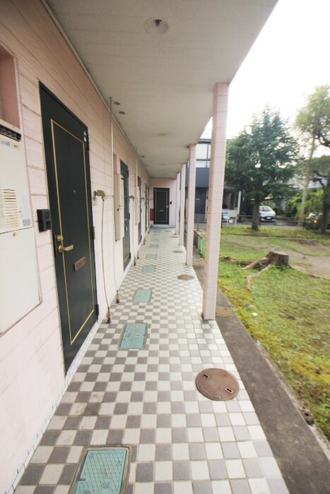 物件外観写真3　(エントランス部分)