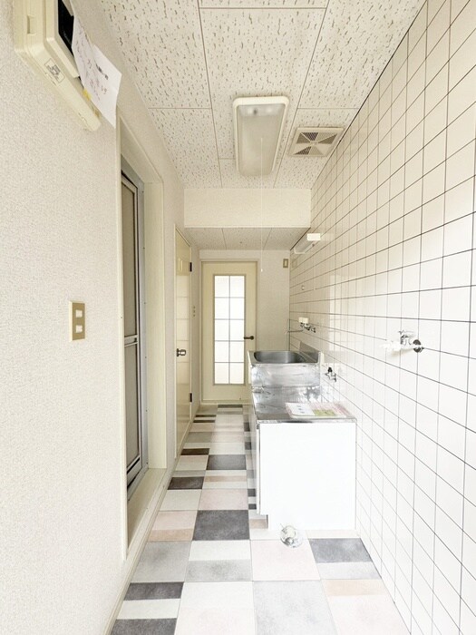 物件内観写真16　(廊下)