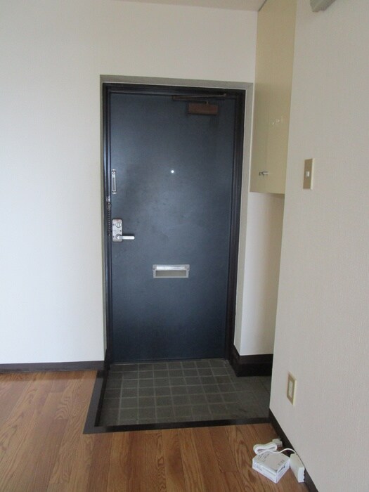 物件内観写真16　(玄関)