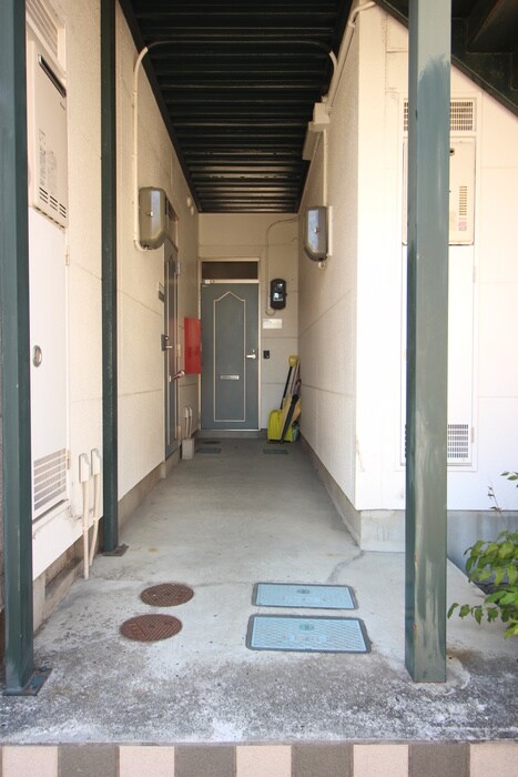 物件外観写真4　(エントランス部分)