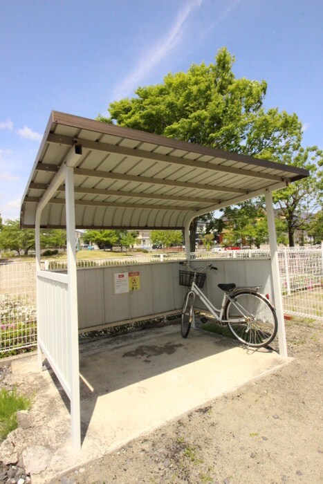 物件外観写真4　(駐輪場)