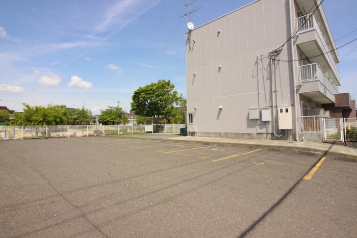 物件外観写真5　(駐車場)