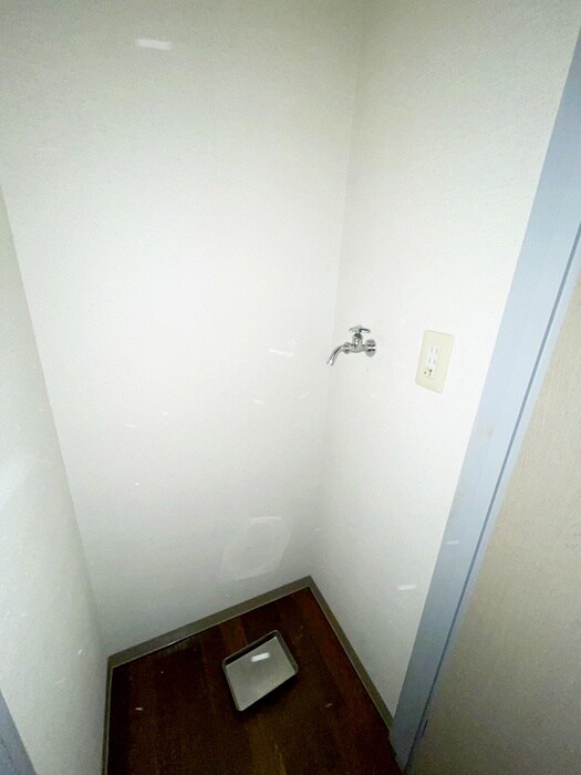 物件内観写真11　(洗濯機置場)