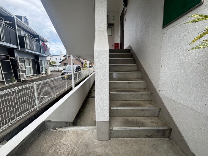 物件外観写真6　(エントランス部分)