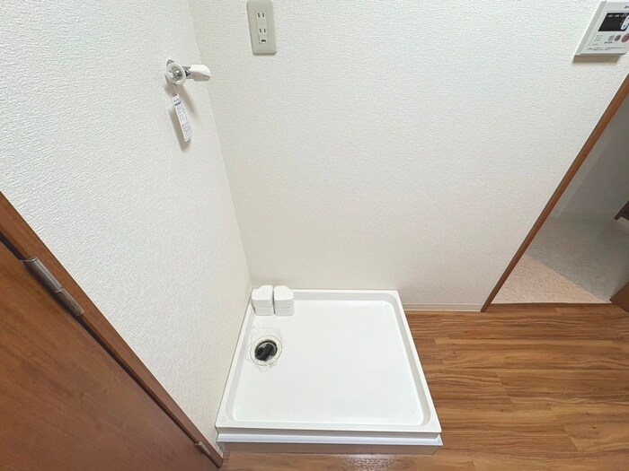 物件内観写真16　(洗濯機置場)