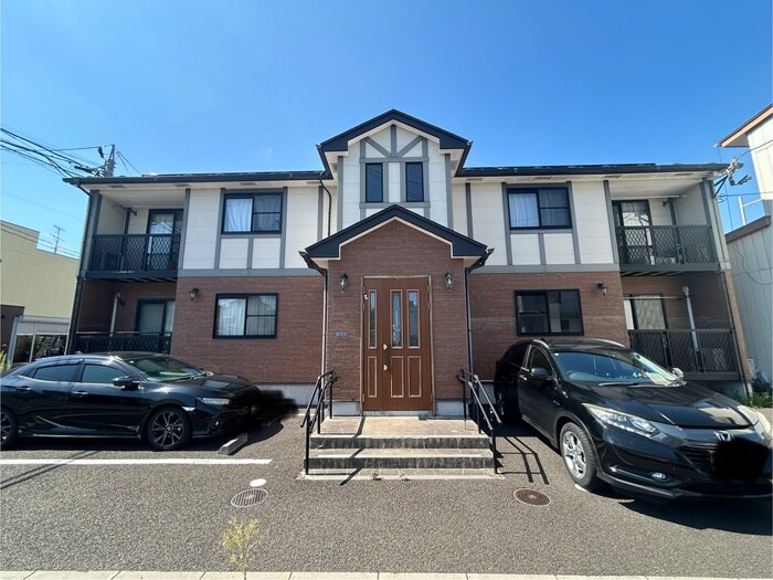 物件外観写真4　(エントランス部分)