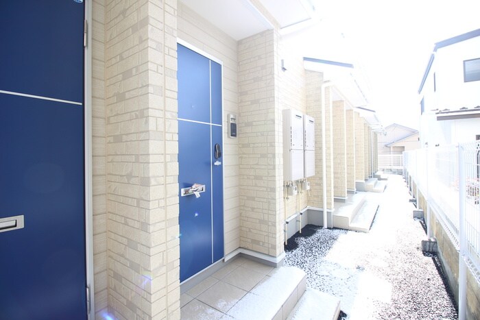 物件外観写真2　(エントランス部分)