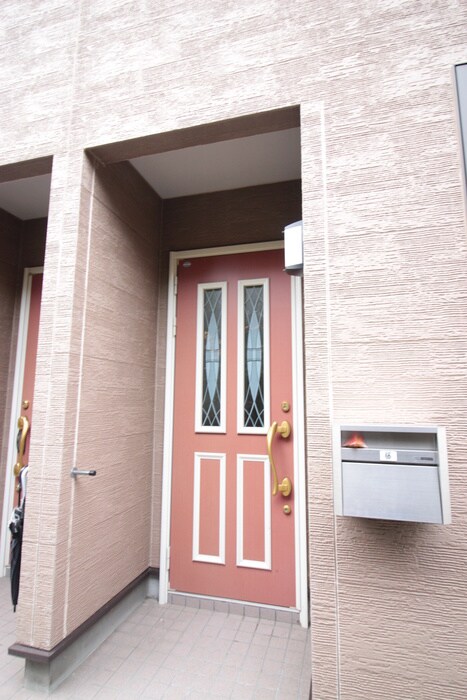 物件外観写真6　(エントランス部分)