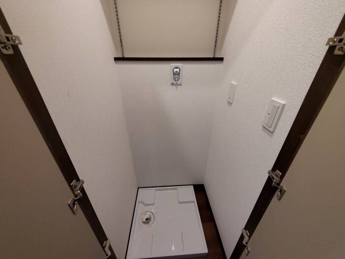 物件内観写真13　(洗濯機置場)