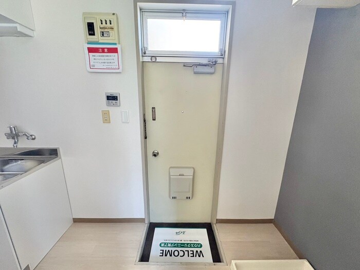 物件内観写真13　(玄関)