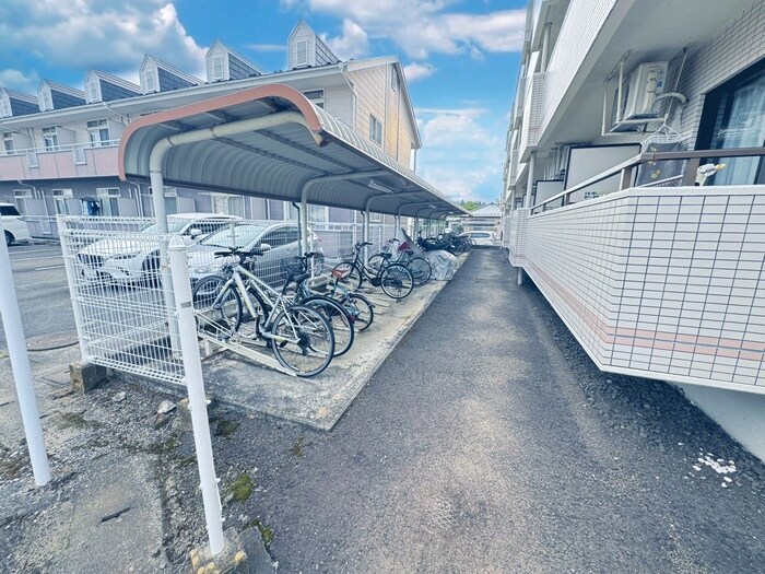 物件外観写真6　(駐輪場)