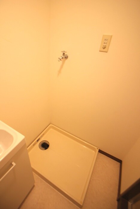 物件内観写真12　(洗濯機置場)