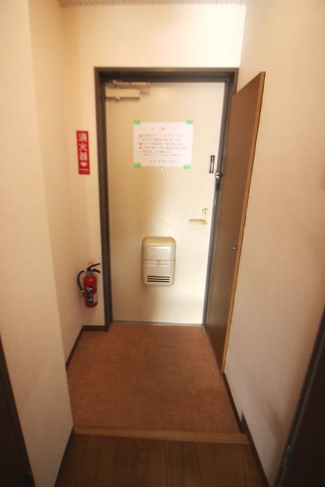 物件内観写真13　(玄関)
