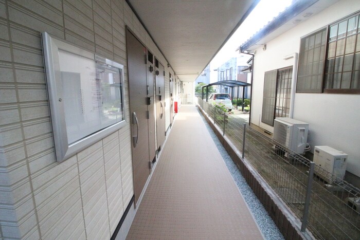 物件外観写真6　(エントランス部分)