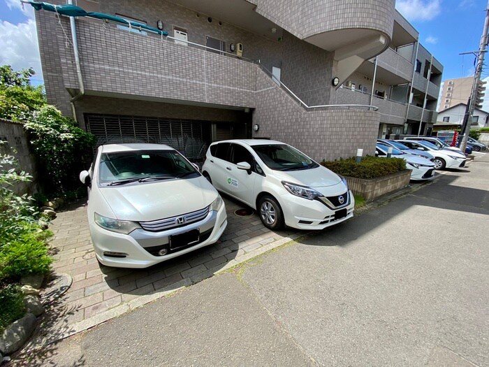 物件外観写真3　(駐車場)