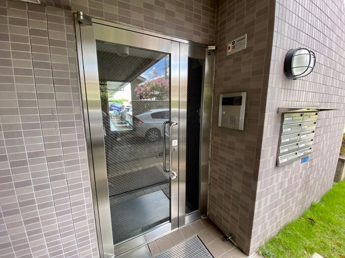 物件外観写真4　(エントランス部分)