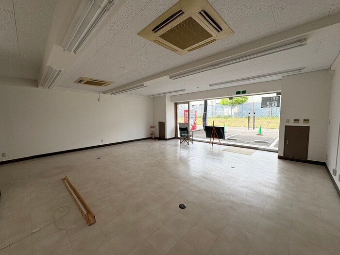 物件内観写真10　(室内からの展望)