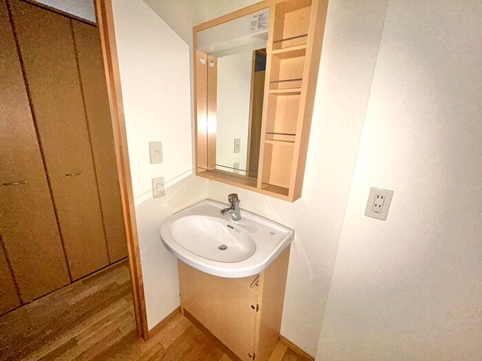 物件内観写真11　(洗面)