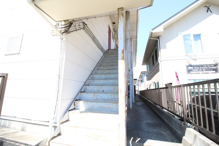 物件外観写真3　(エントランス部分)