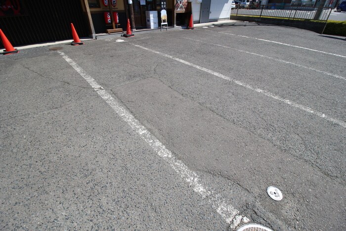 物件外観写真4　(駐車場)
