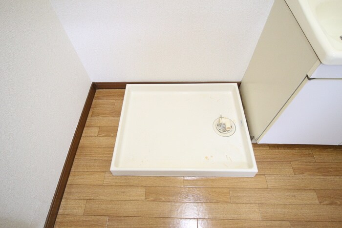 物件内観写真11　(洗濯機置場)