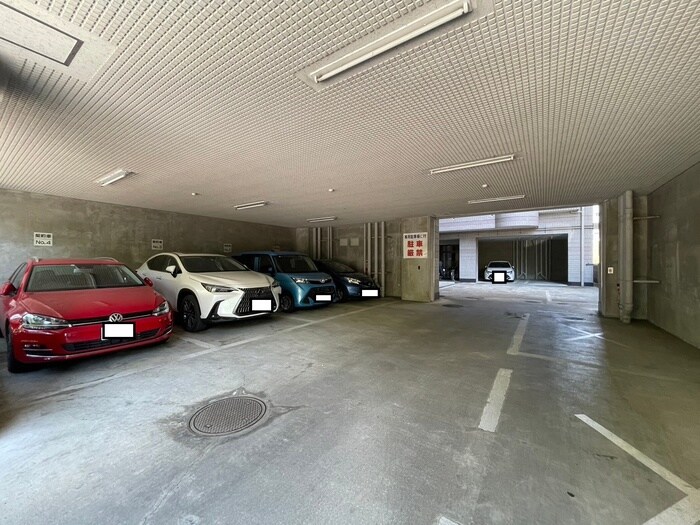 物件外観写真3　(駐車場)