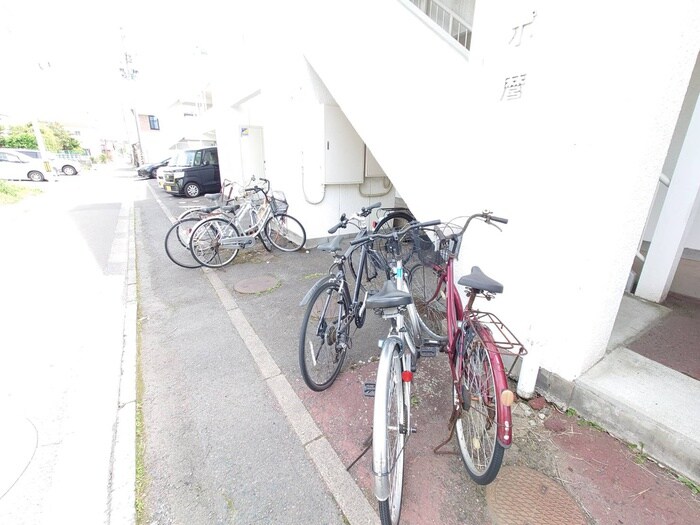 物件外観写真5　(駐輪場)