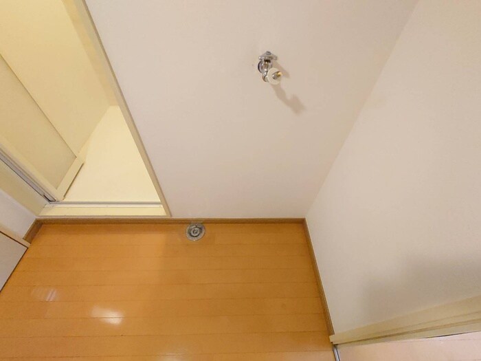 物件内観写真15　(洗濯機置場)