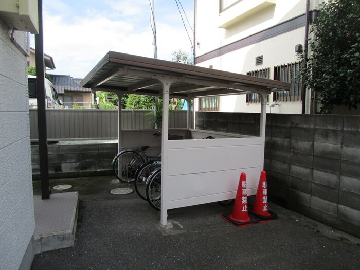 物件外観写真4　(駐輪場)