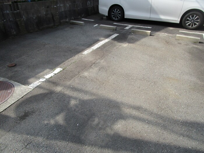 ドミールＳＵＺＵＫＩの駐車場