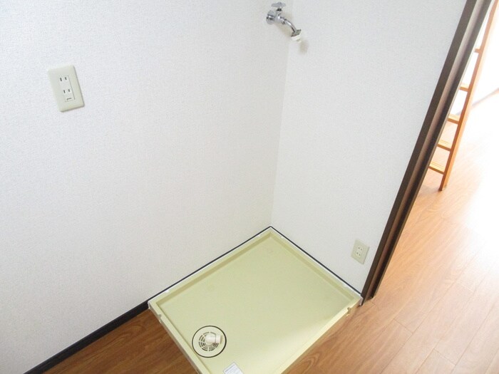 物件内観写真13　(洗濯機置場)